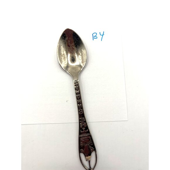 Vintage Bahamas Souvenir Collectors Spoon W/ Decorative Handle & Engraved Detail - Picture 4 of 4